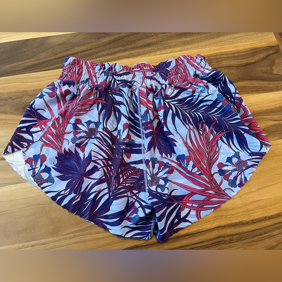 Lululemon Low-Rise Un-Lined Short  2.5" - Picture 2 of 6